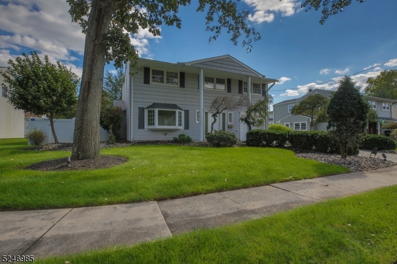 Property Photo:  72 Timberlane Dr  NJ 07067 