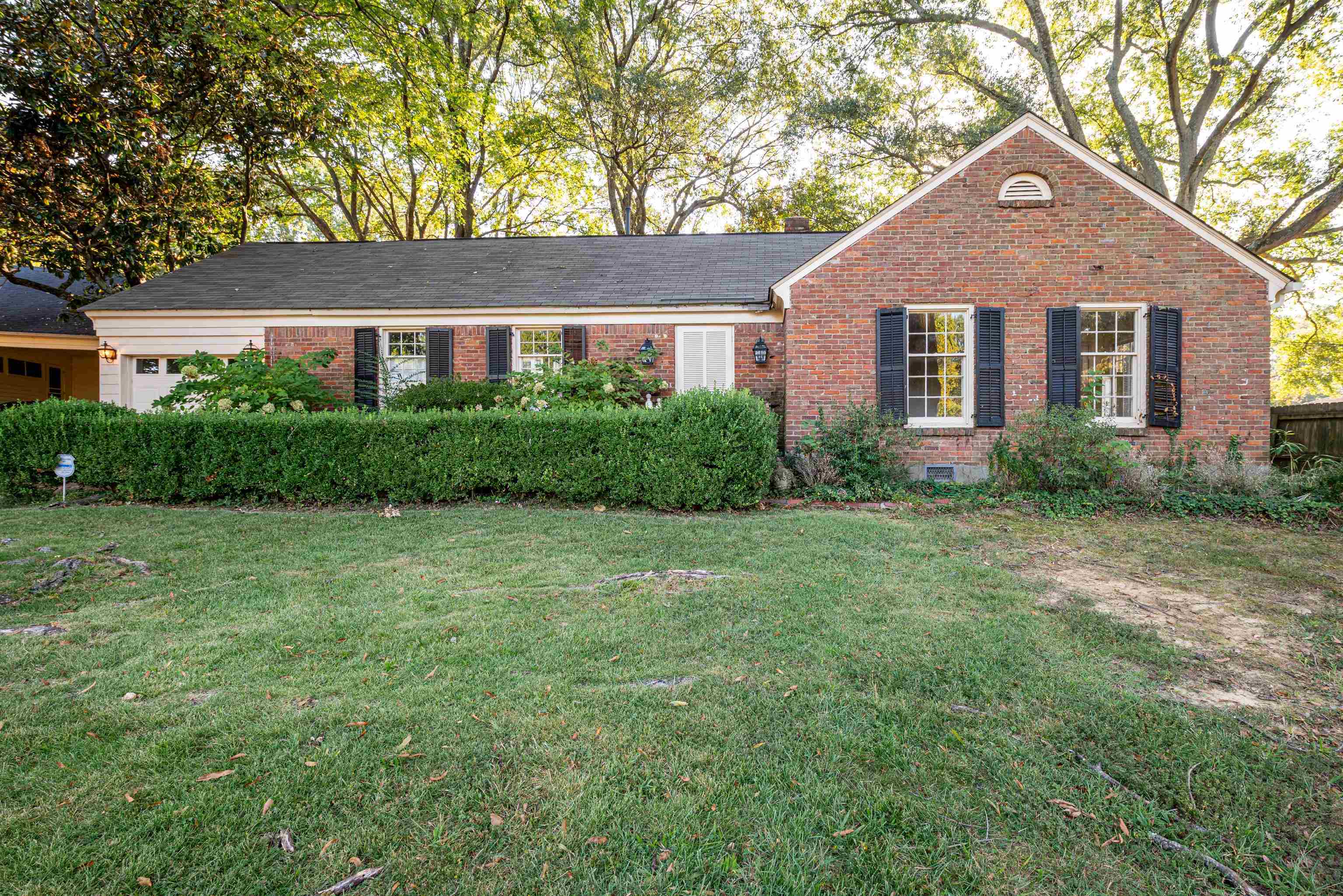 124 E Charlotte Cir  Memphis TN 38117 photo