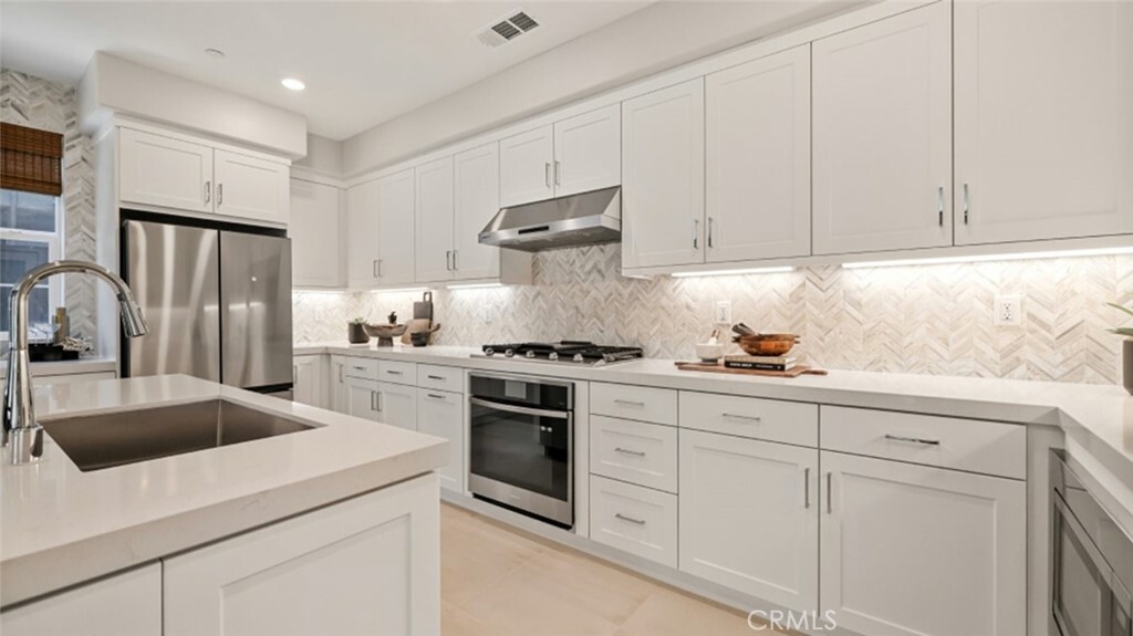 Property Photo:  1066 N Anaheim Boulevard 2  CA 92801 