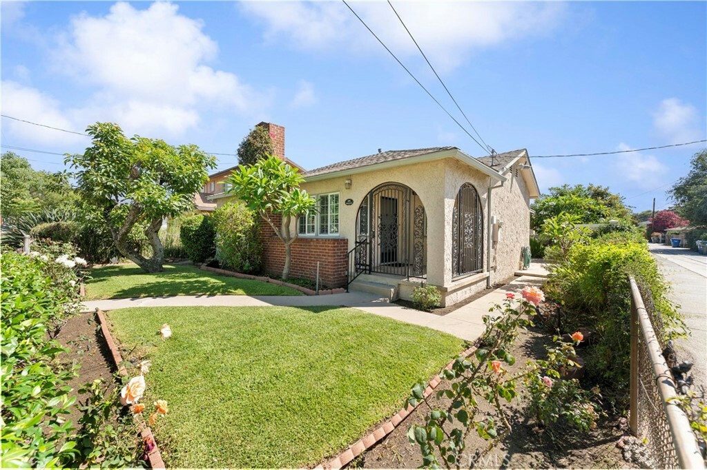 Property Photo:  146 N Alameda Avenue  CA 91702 