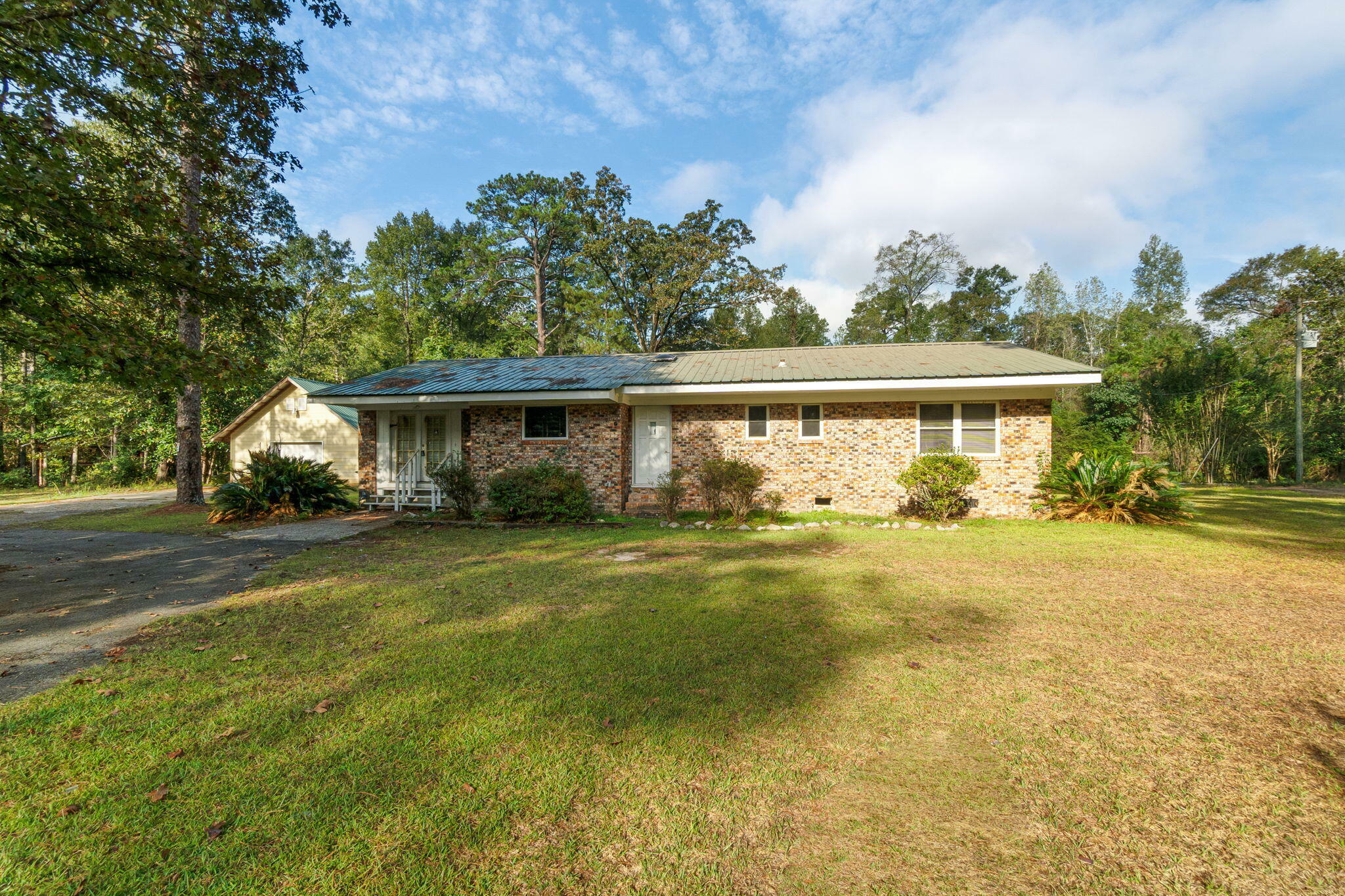 Property Photo:  2 Ezell Rd.  MS 39475 