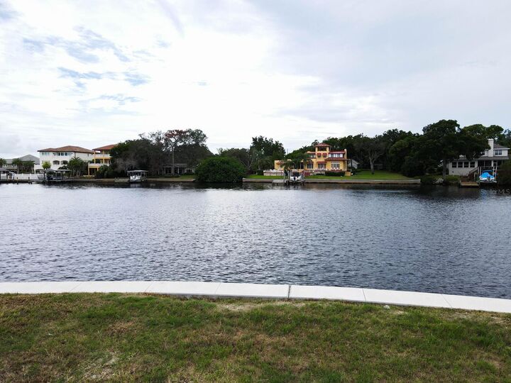Property Photo: Venetian Court FL 34689