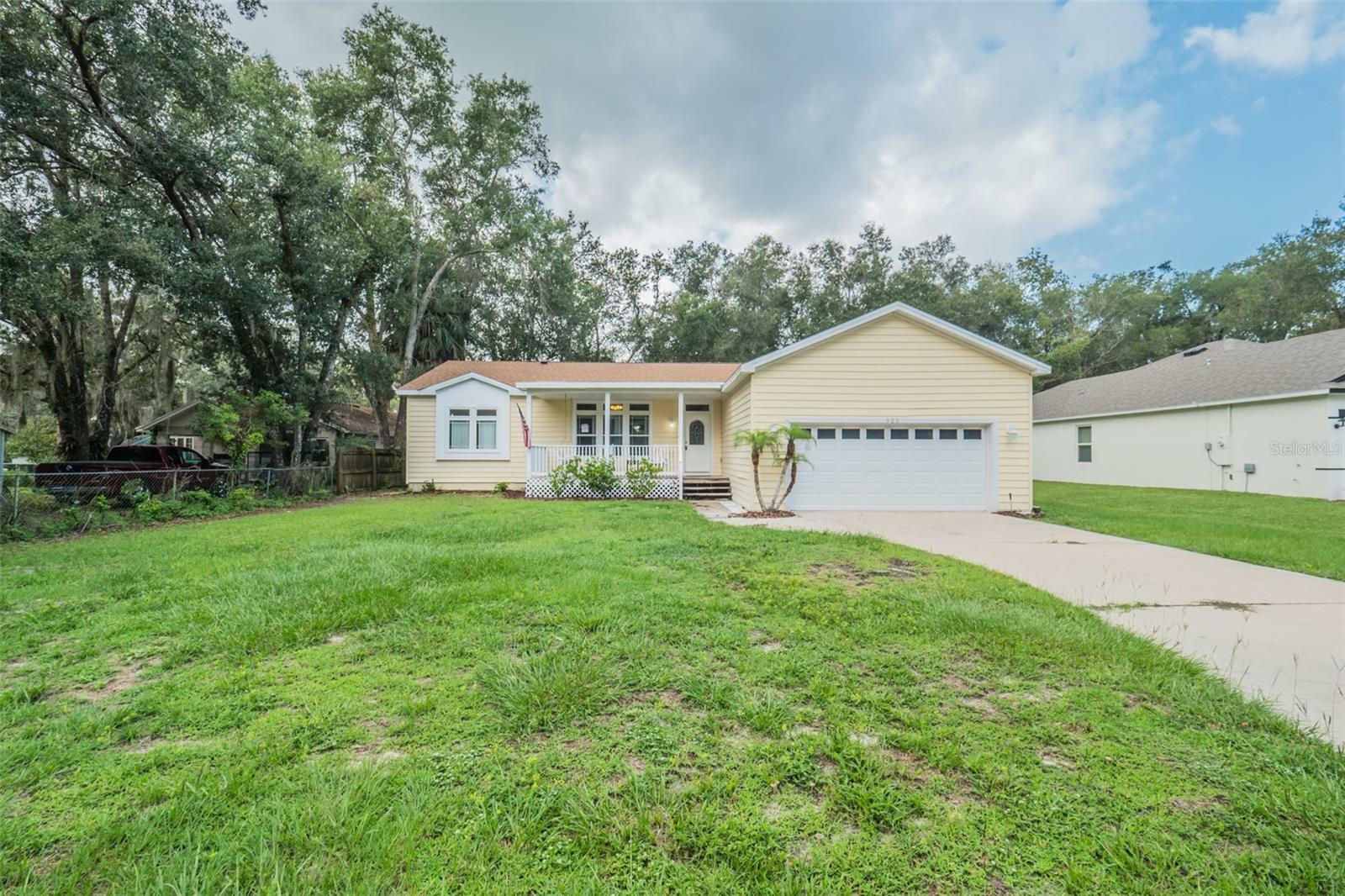 Property Photo:  925 N Rossiter Street  FL 32757 