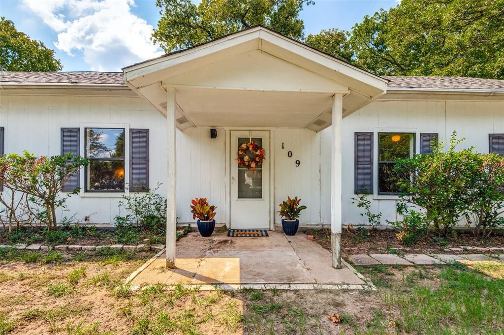 Property Photo:  109 Owens Circle  TX 75156 