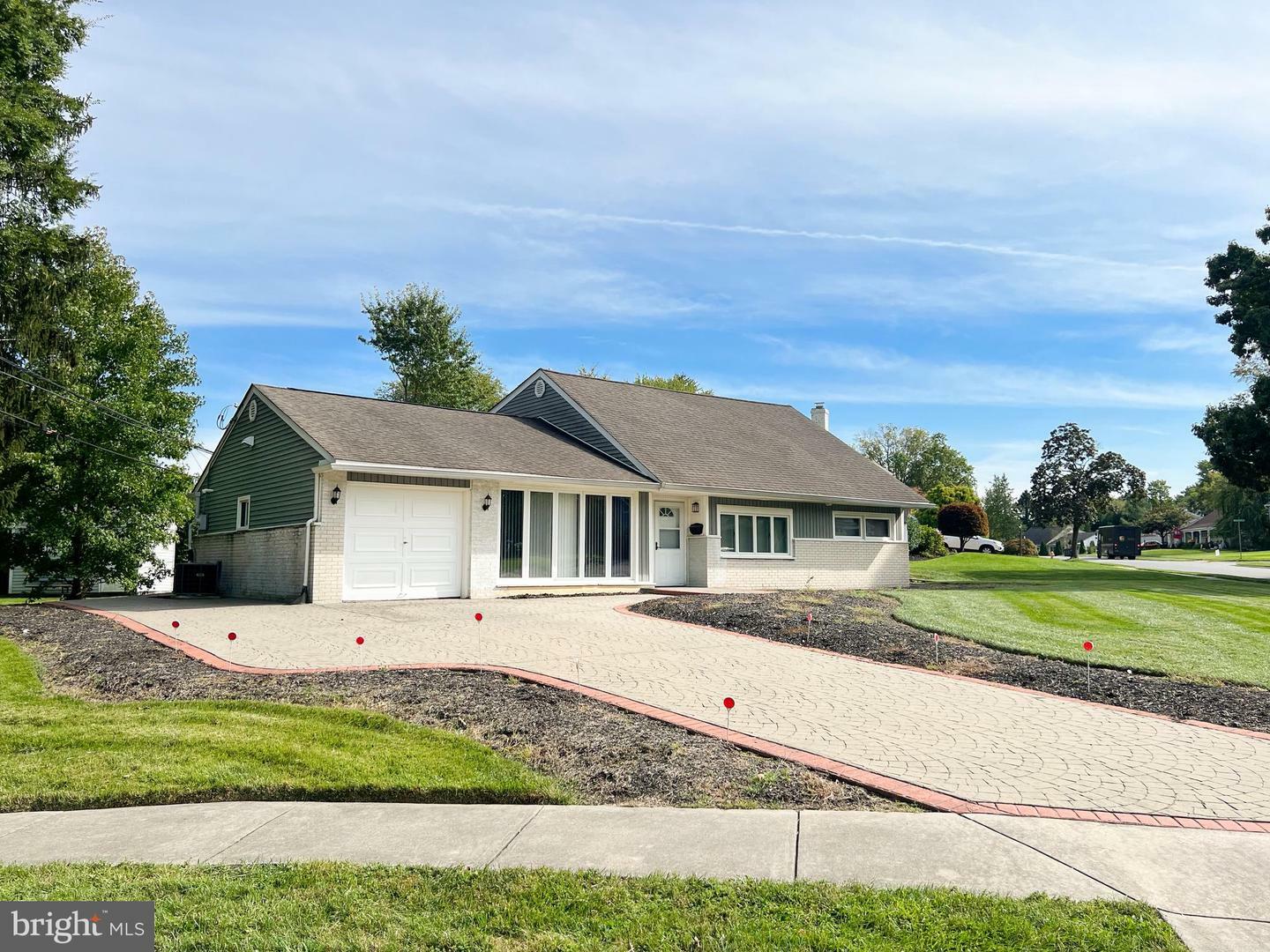 Property Photo: 1001 S Hilton Road DE 19803