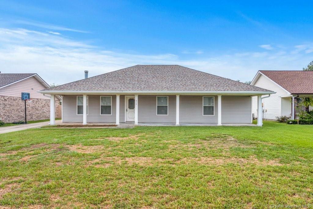 Property Photo: 913 Aberdeen Drive LA 70605