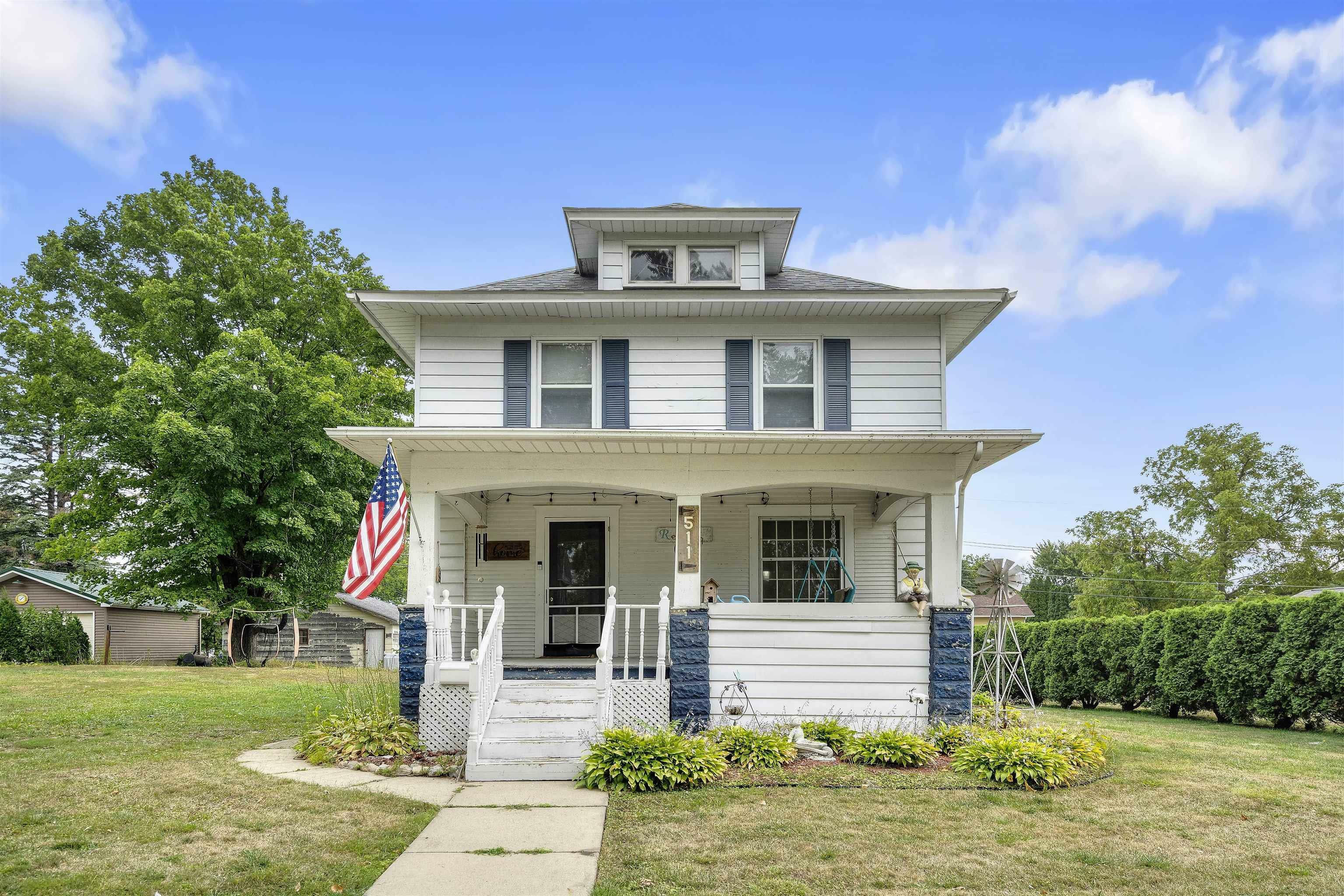 Property Photo:  511 1st Ave NE  IA 50662 