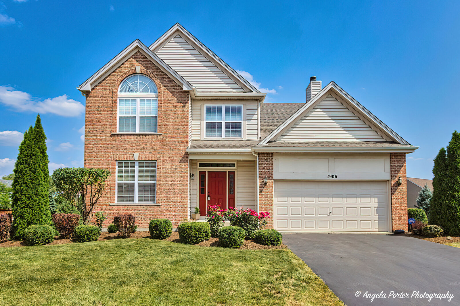 Property Photo:  1906 Applewood Drive  IL 60084 