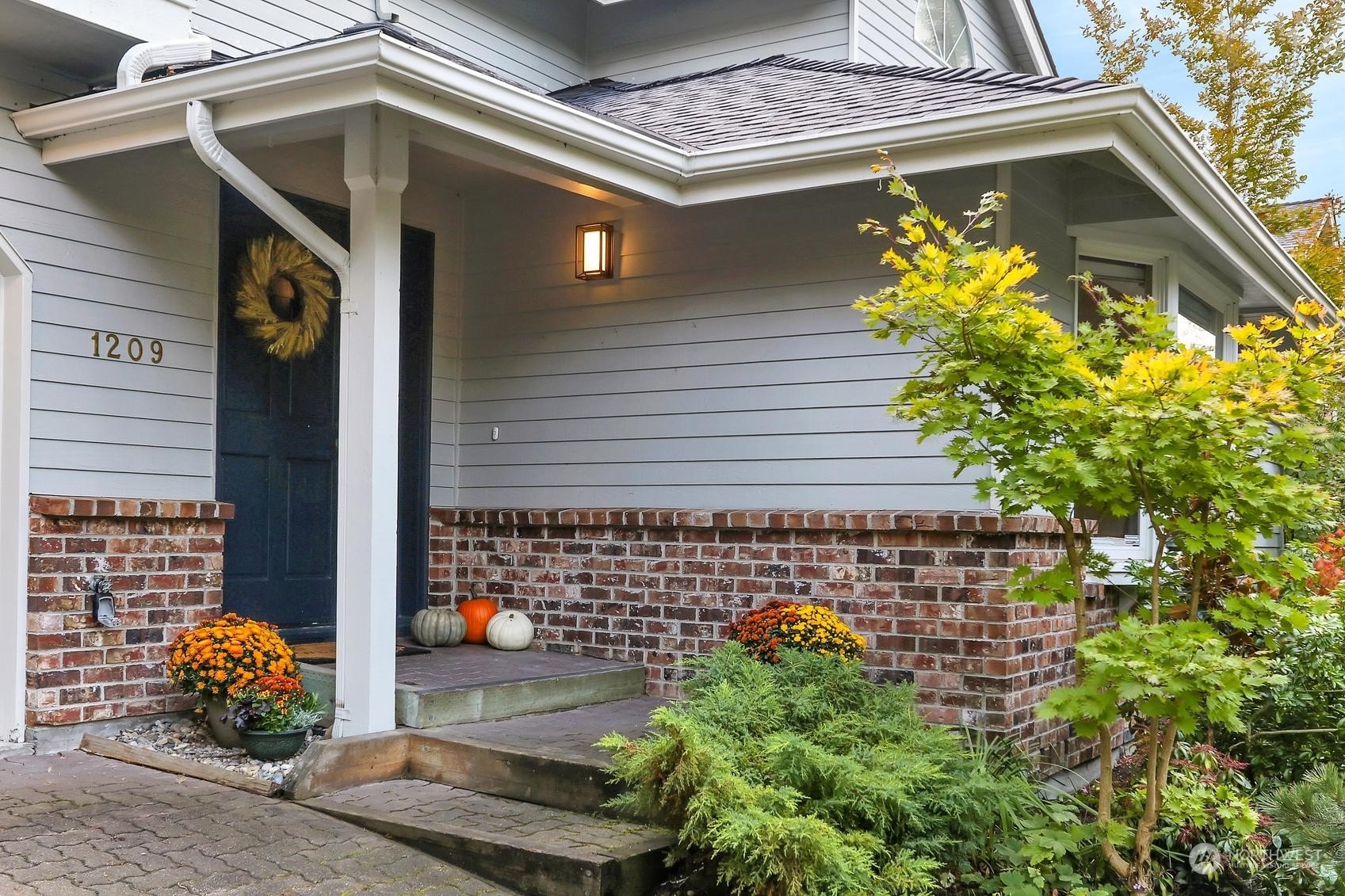 Property Photo: 1209 6th Place S WA 98020