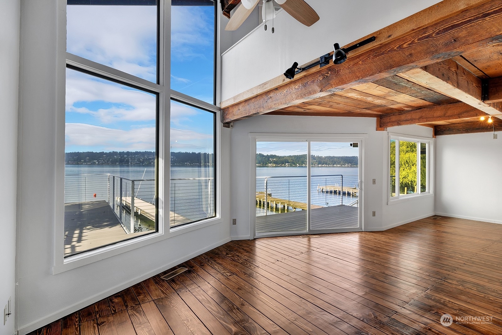 Property Photo:  2721 E Lake Sammamish Parkway SE  WA 98075 