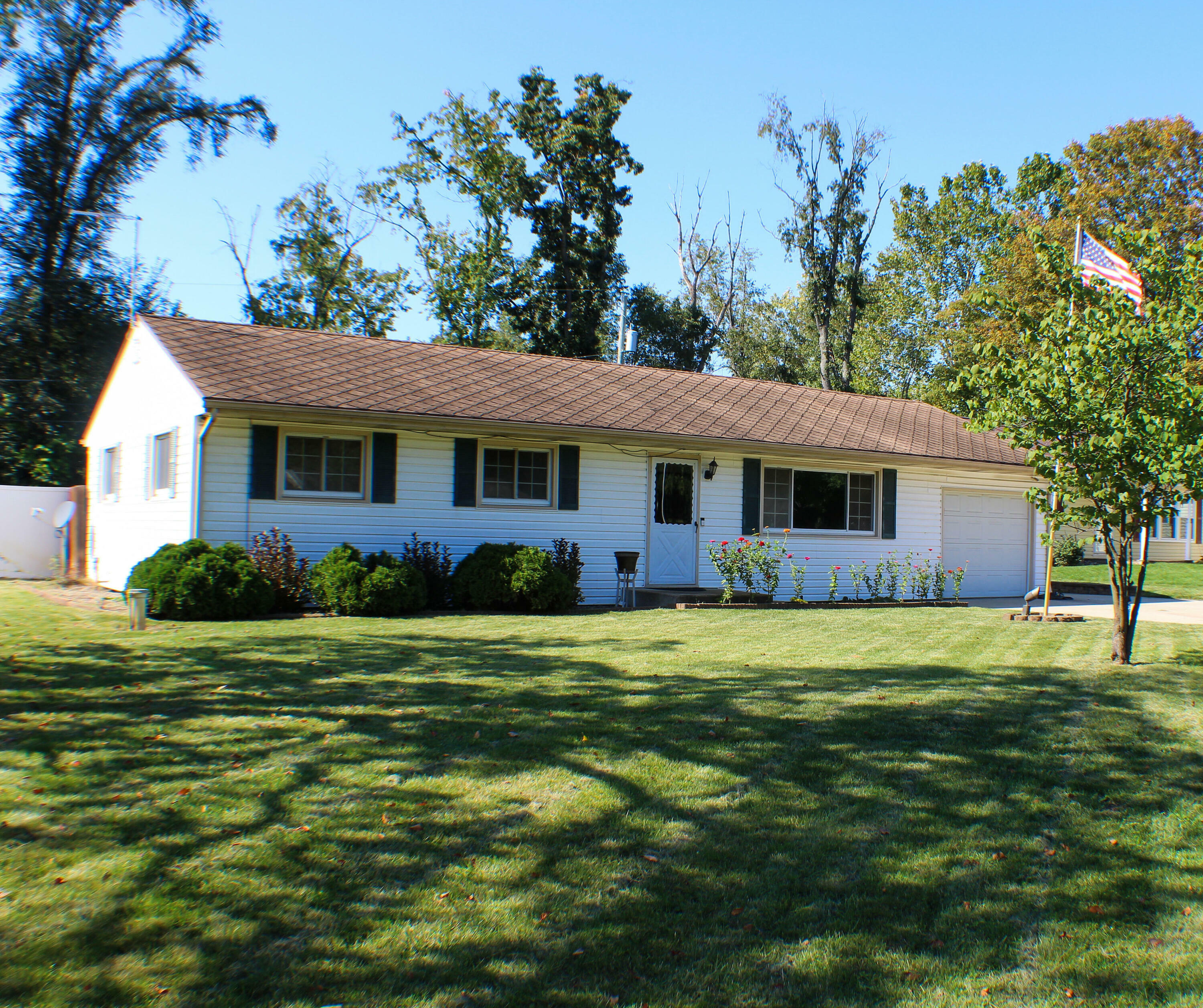 Property Photo:  946 Ruth Layne  MI 49120 