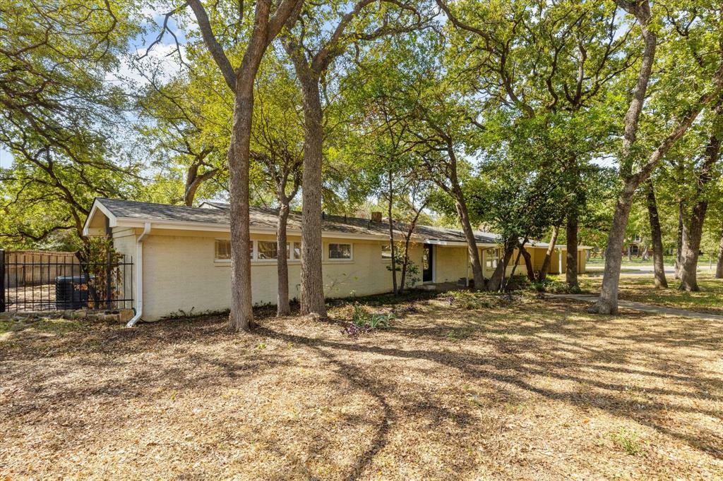 Property Photo:  5700 Jacqueline Road  TX 76112 