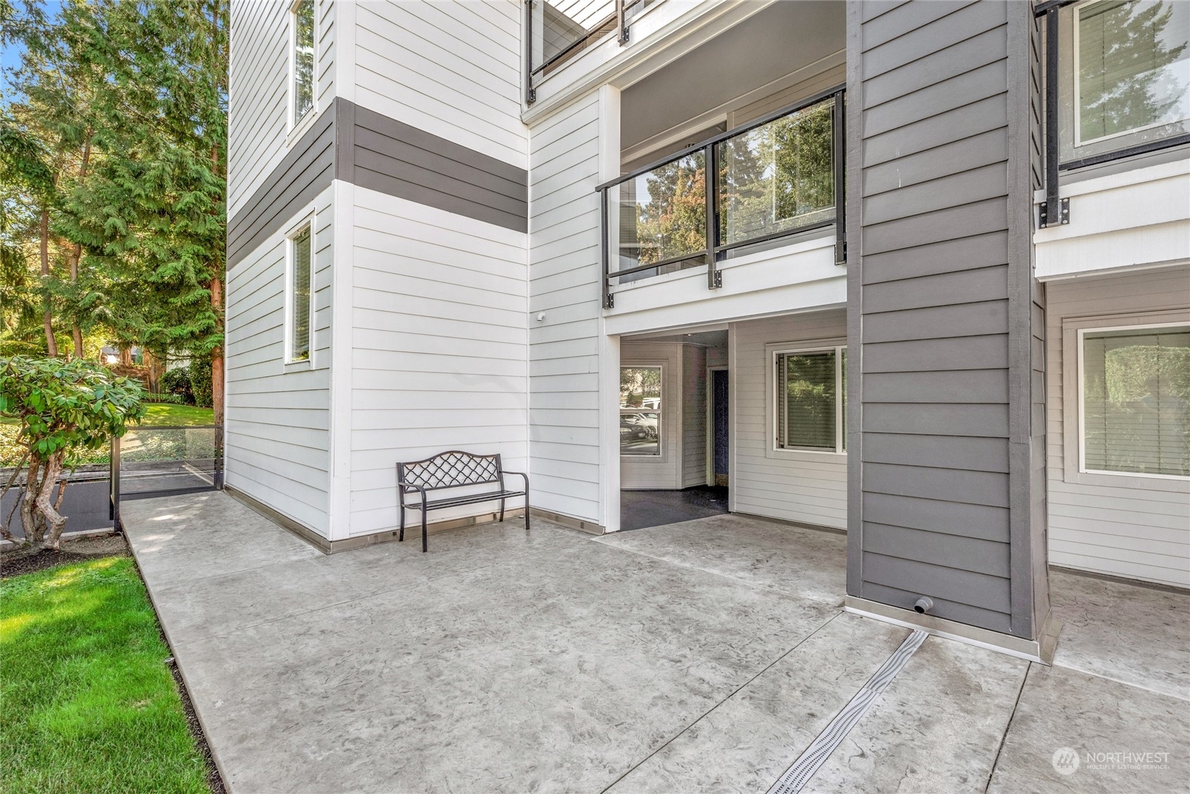 Property Photo:  410 2nd Avenue S 204  WA 98033 