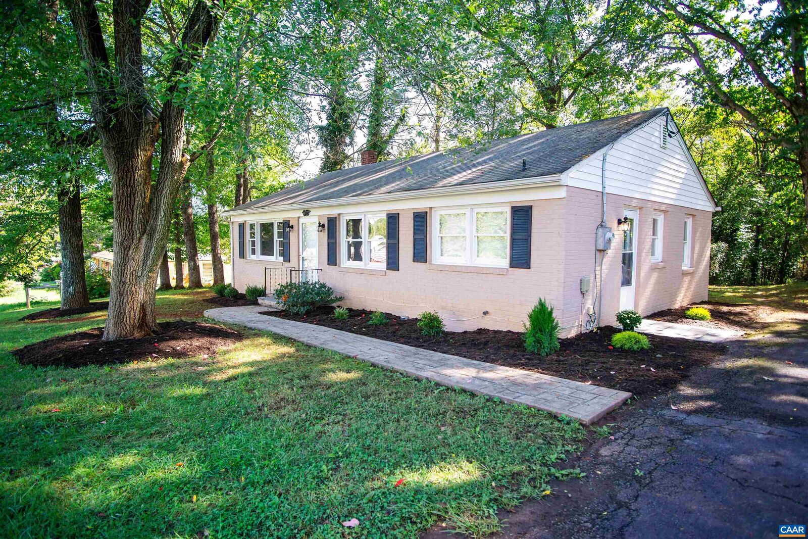 Property Photo:  208 Locust Ln  VA 22968