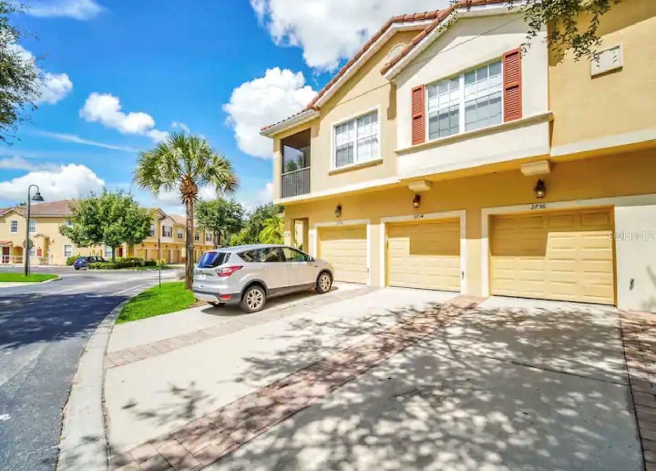 Property Photo:  2736 Oakwater Drive 2736  FL 34747 