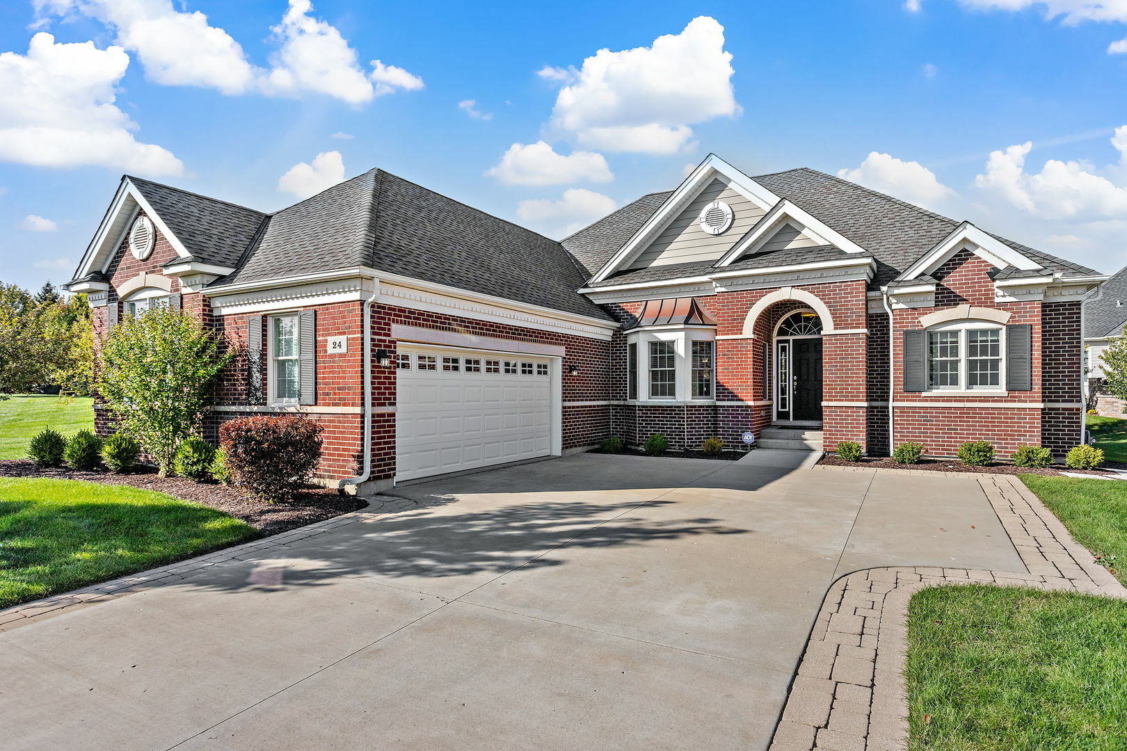 Property Photo: 24 Arches Court IL 60010