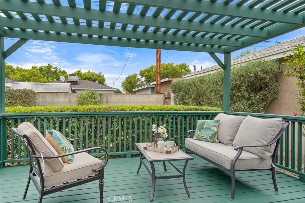 Property Photo:  2035 N Evergreen Street  CA 91505 