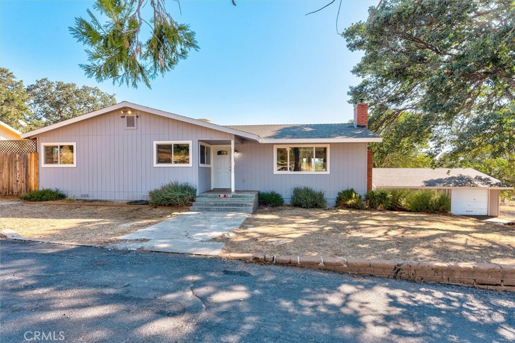 Property Photo:  31541 Apache Road  CA 93614 