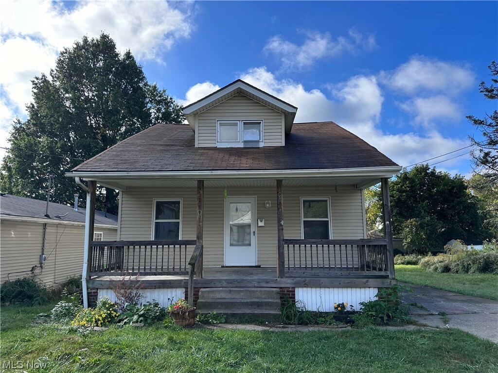 Property Photo: 954 Triplett Boulevard OH 44306