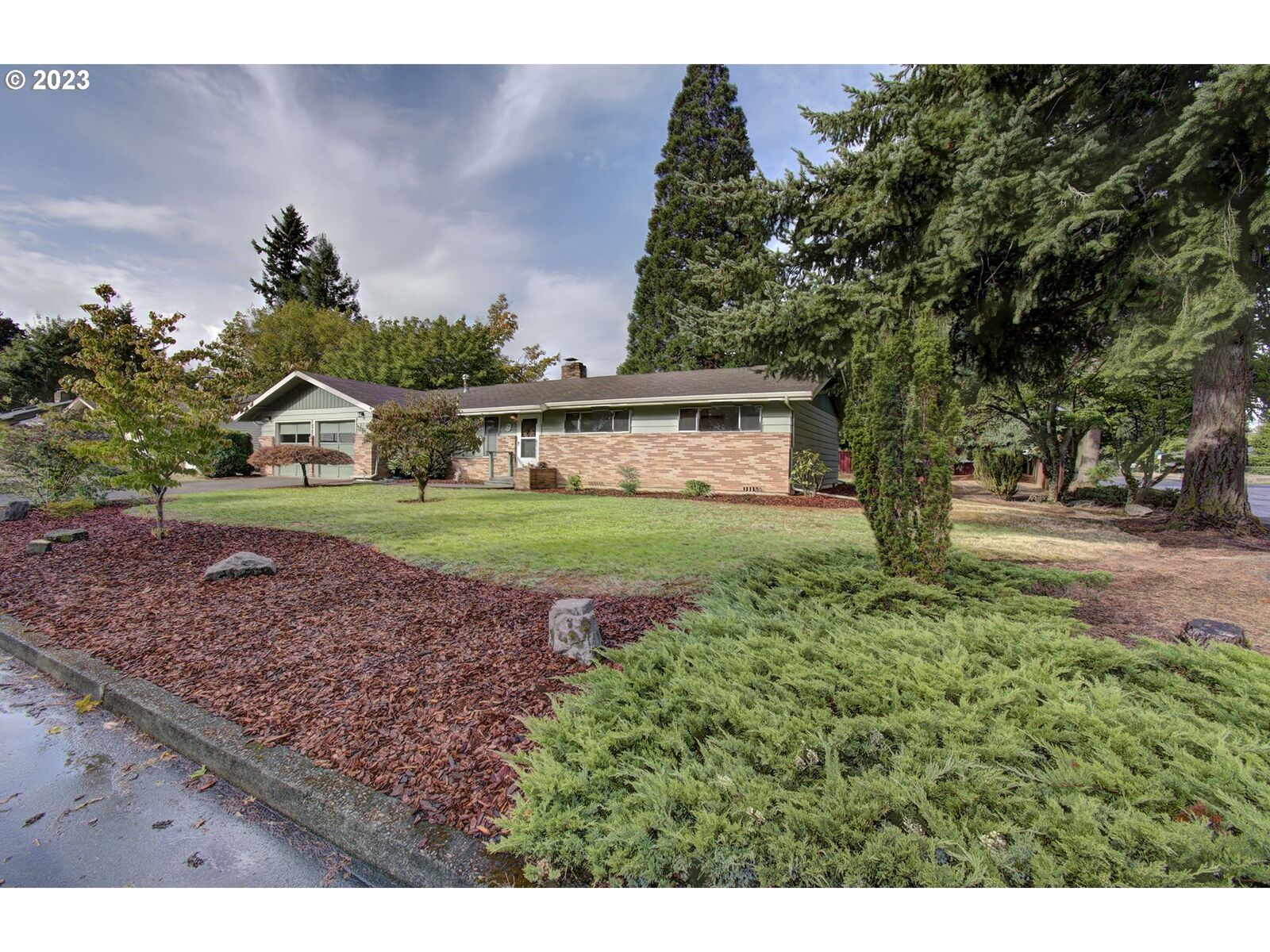 Property Photo:  906 Topeka Ln  WA 98664 