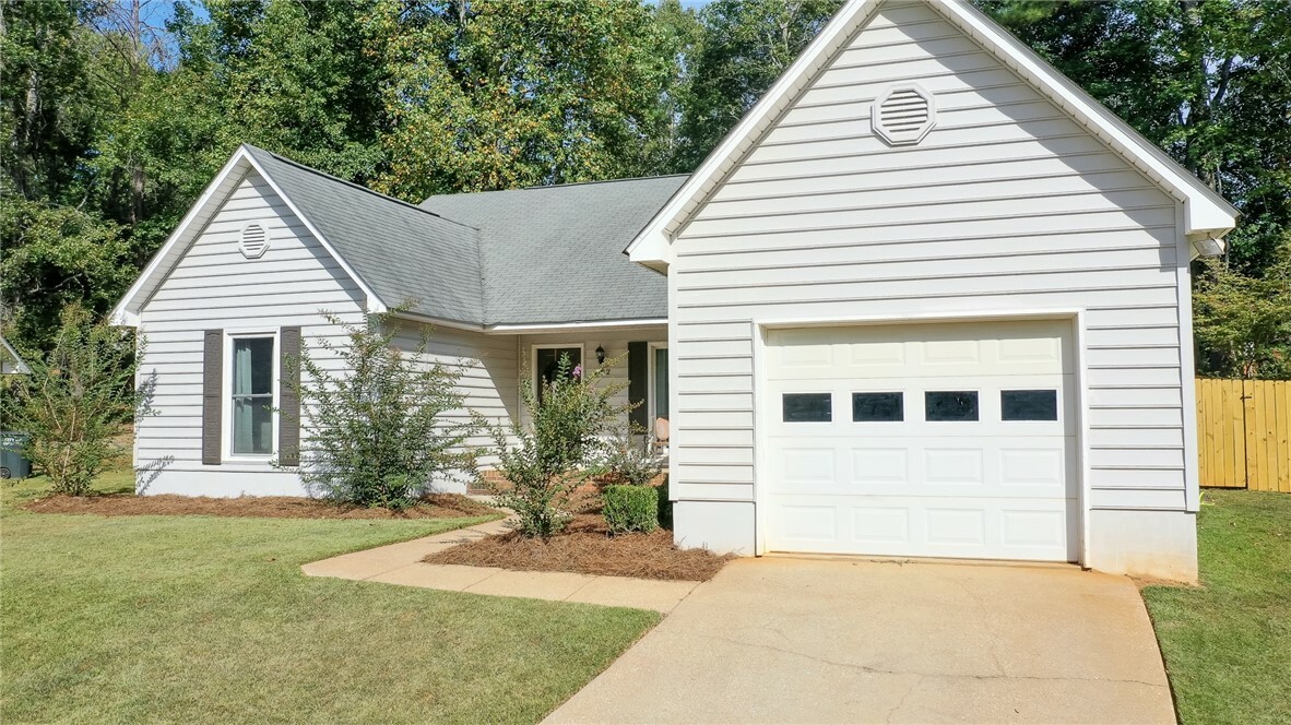 Property Photo:  802 William Drive  AL 36801 