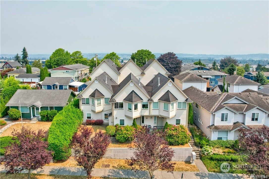 Property Photo: 3315 Rockefeller Avenue 4 WA 98201