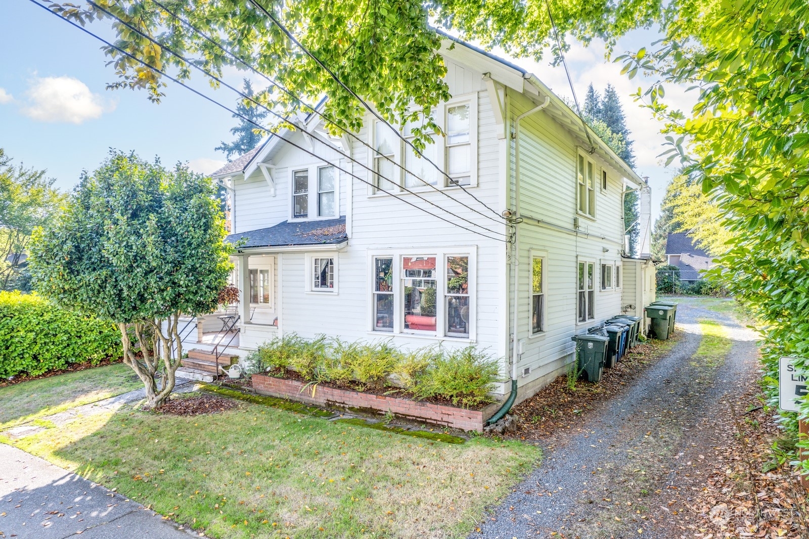 Property Photo:  322 Avenue A  WA 98290 