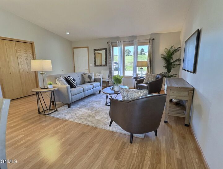 House for sale in Bismarck 3516 Viewpoint Drive, Bismarck, ND 58503