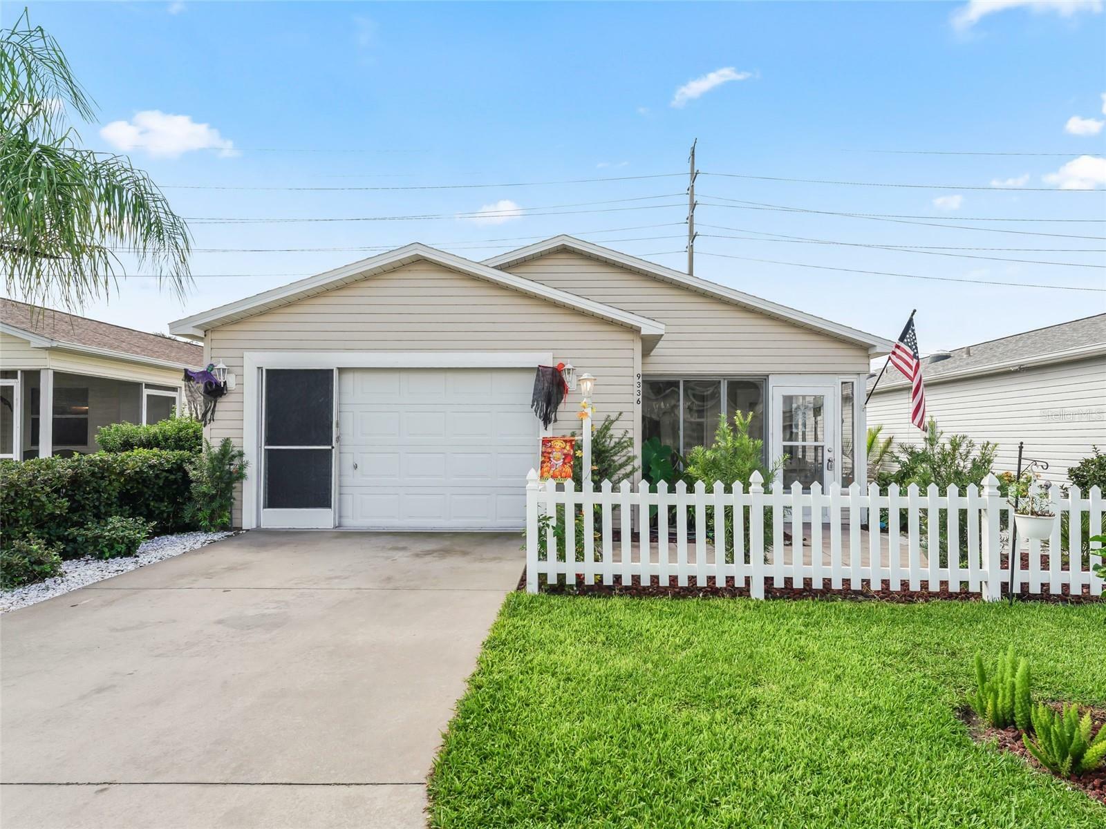 Property Photo:  9336 SE 173rd Hyacinth Street  FL 32162 