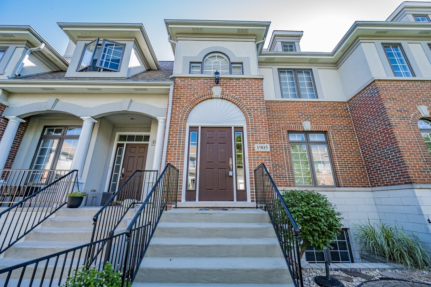 Property Photo: 1905 Alta Vista Court 1905 IL 60563