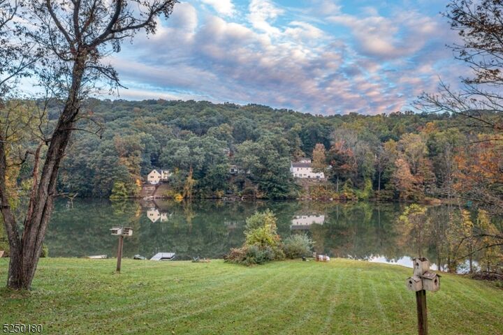 87 E Shore Dr  Vernon Twp. NJ 07462 photo