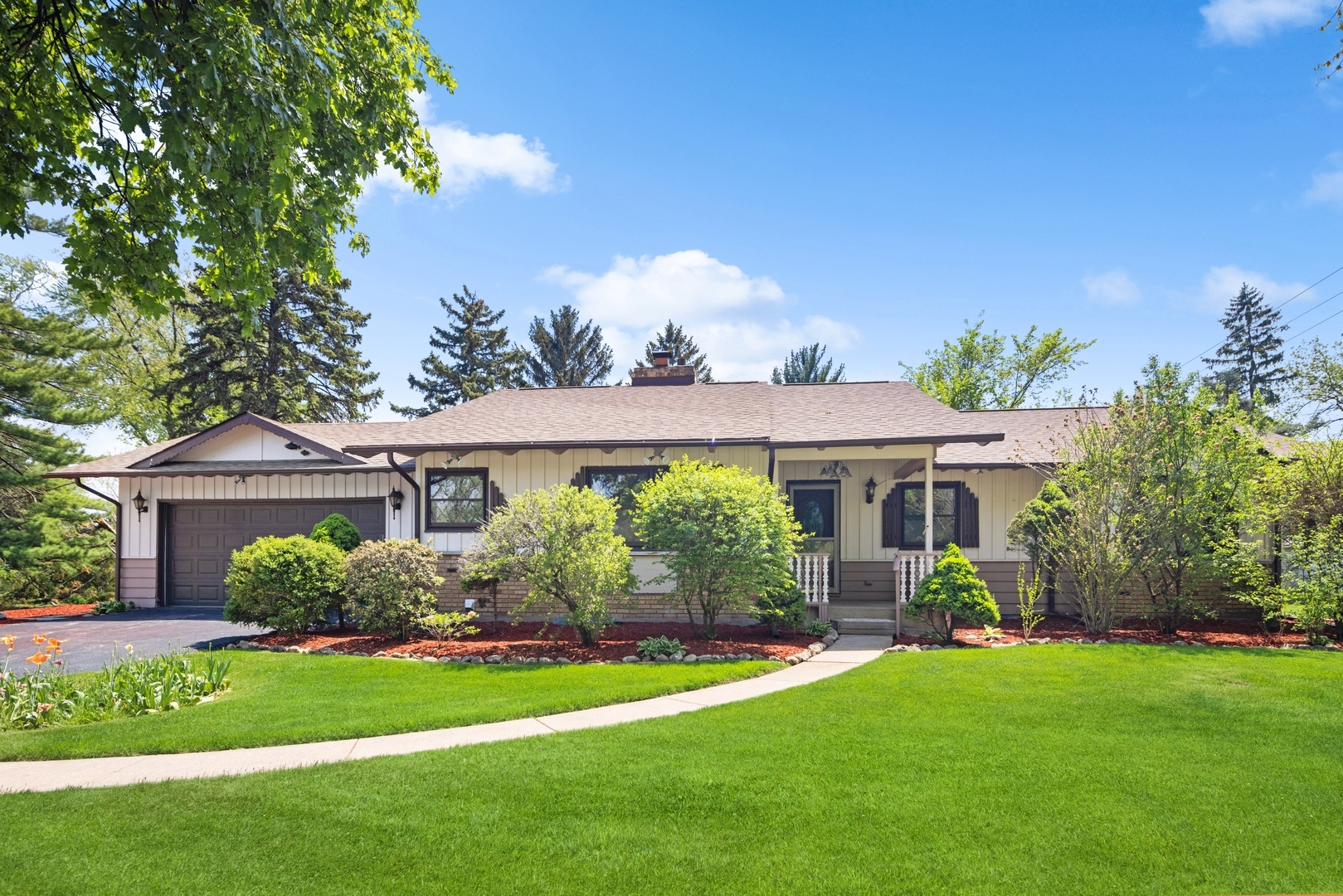 Property Photo: 18W745 W 18th Street IL 60148