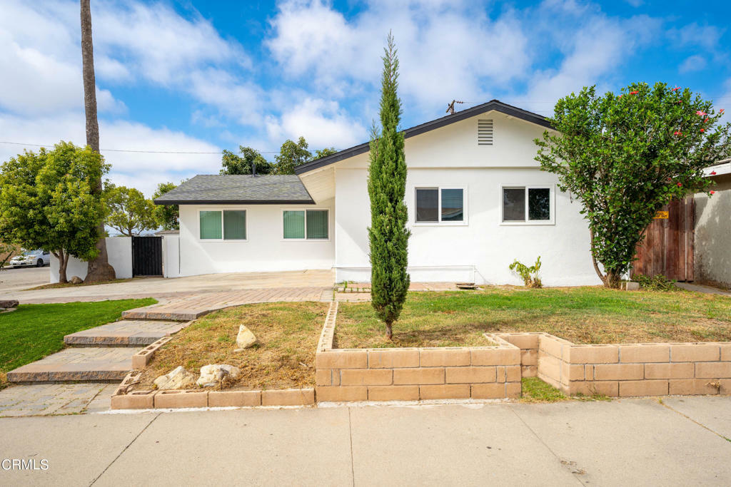 Property Photo:  2031 San Luis Street  CA 93030 