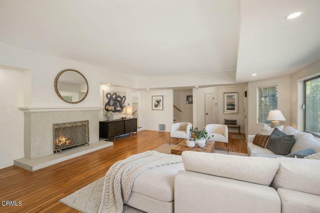 Property Photo: 2350 E Glenoaks Boulevard CA 91206