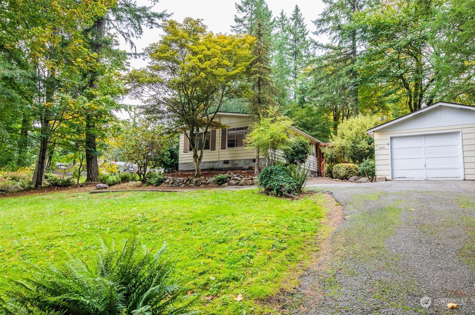 2 bed Carnation home for sale 11050 E Lake Joy Drive NE, Carnation, WA 98014