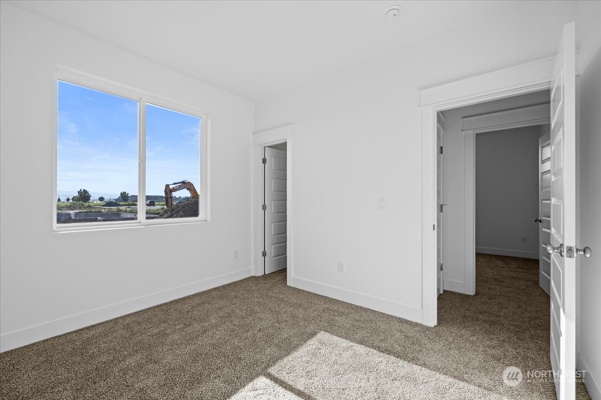 Property Photo: 1112 E Cascade Street WA 99344