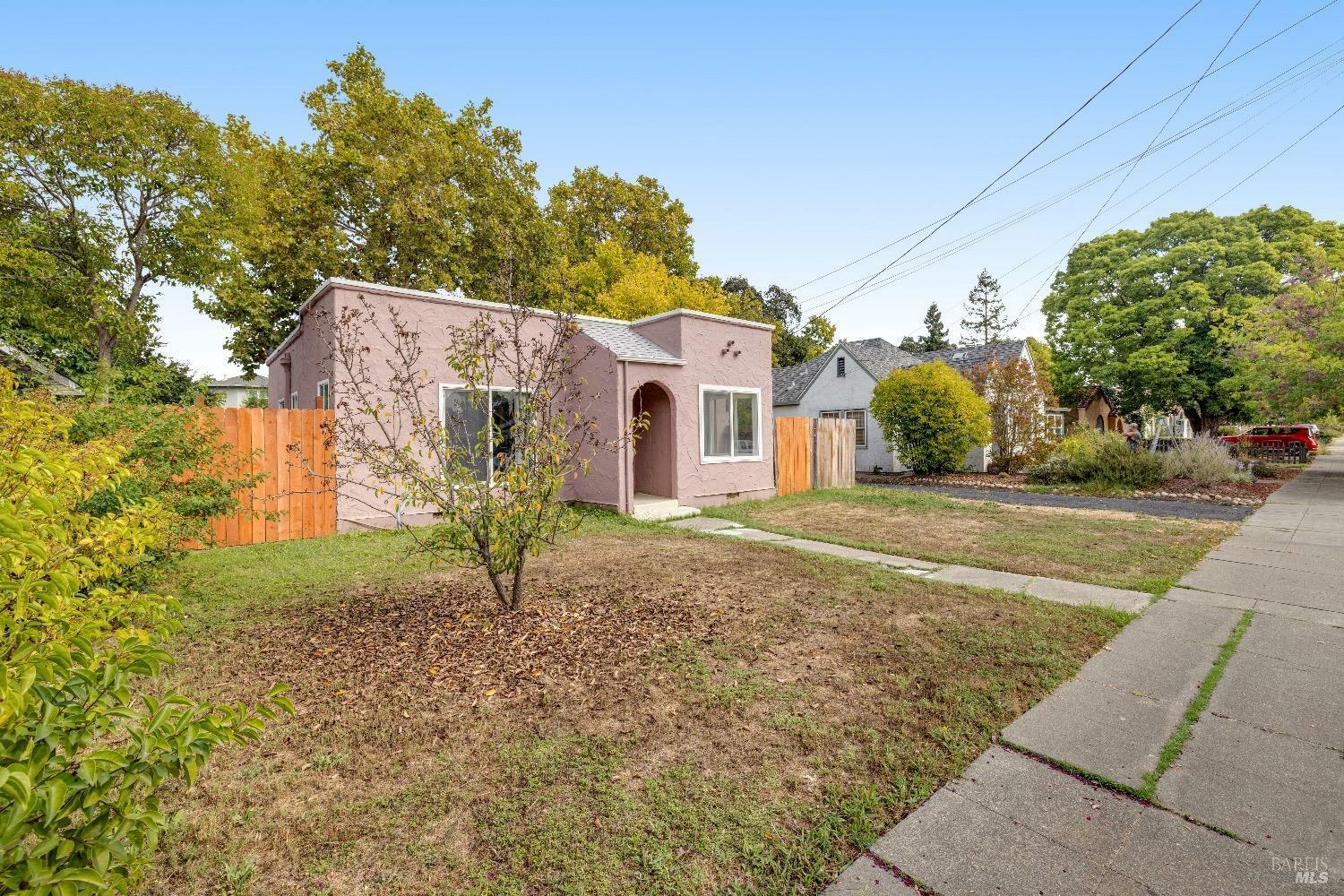 Property Photo:  725 727 Oak Street  CA 95404 