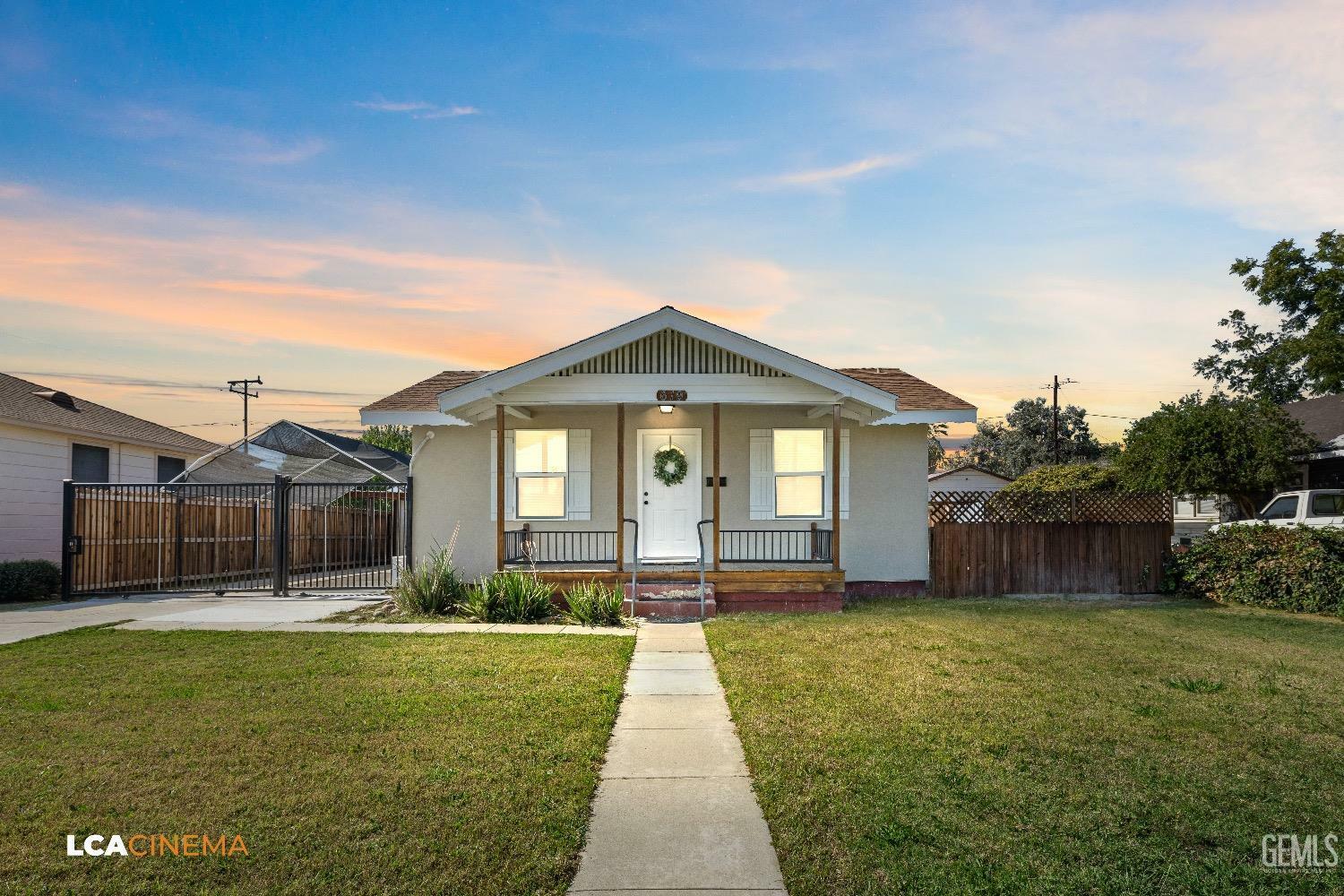 Property Photo:  619 Cypress Street  CA 93304 