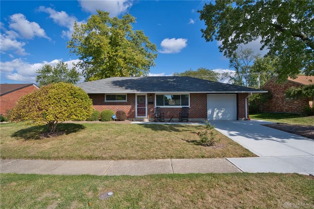 Property Photo: 2131 Lynpark Avenue OH 45439