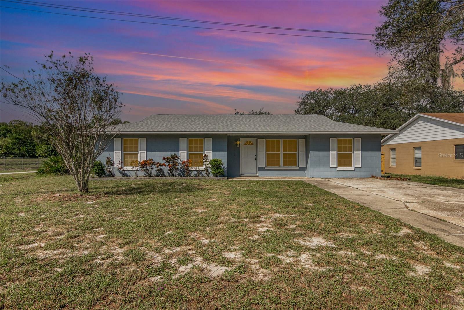 Property Photo:  906 Donnelly Street  FL 32726 