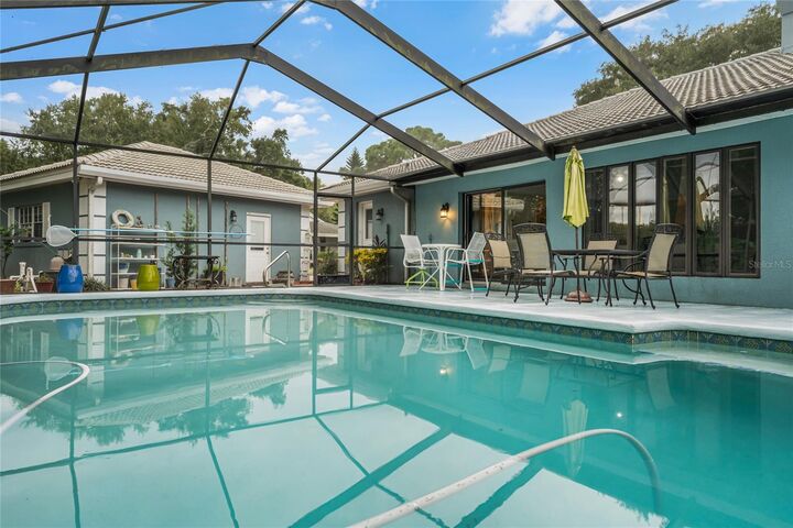 Property Photo: 10 Club Court FL 33844