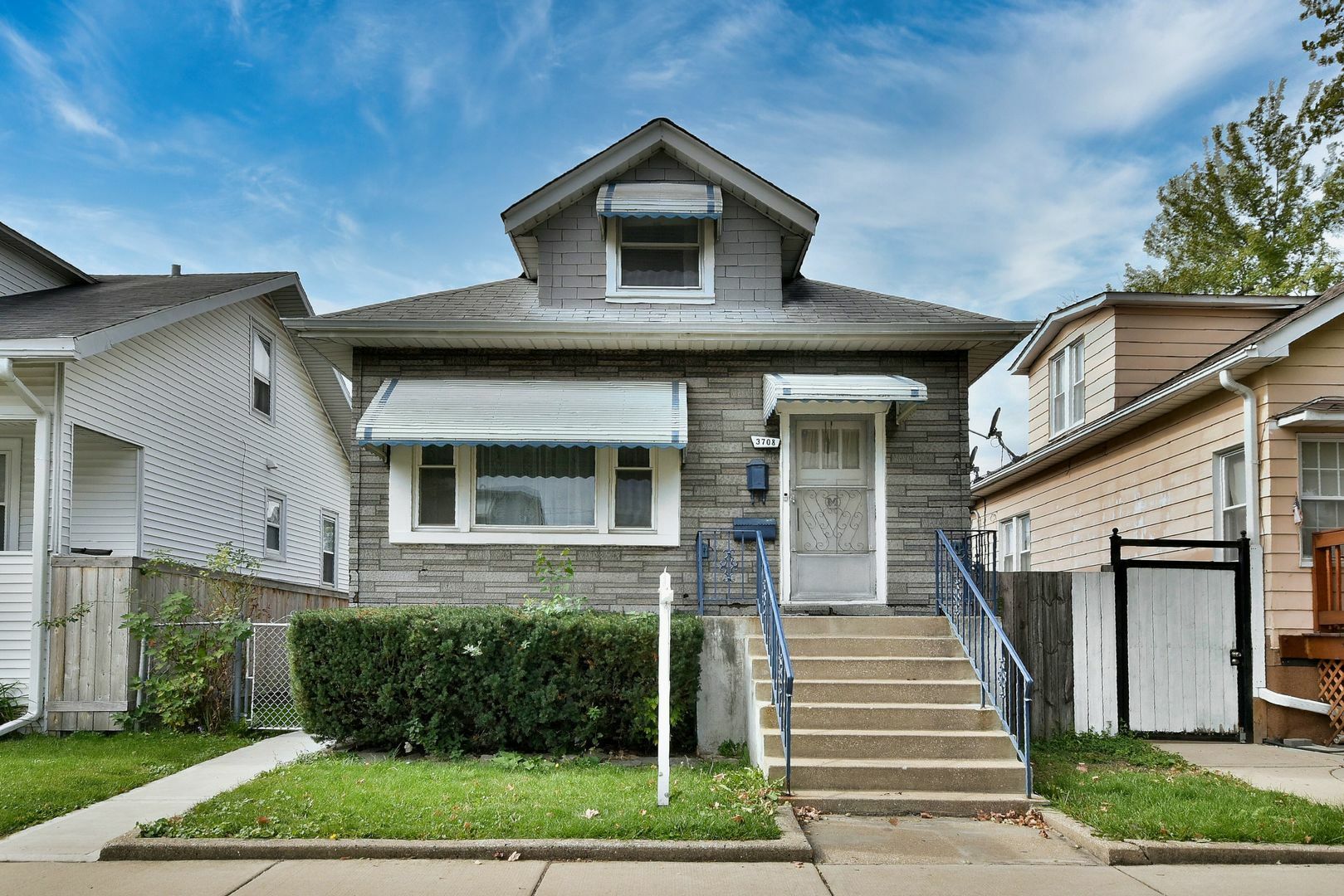Property Photo: 3708 N Osceola Avenue IL 60634