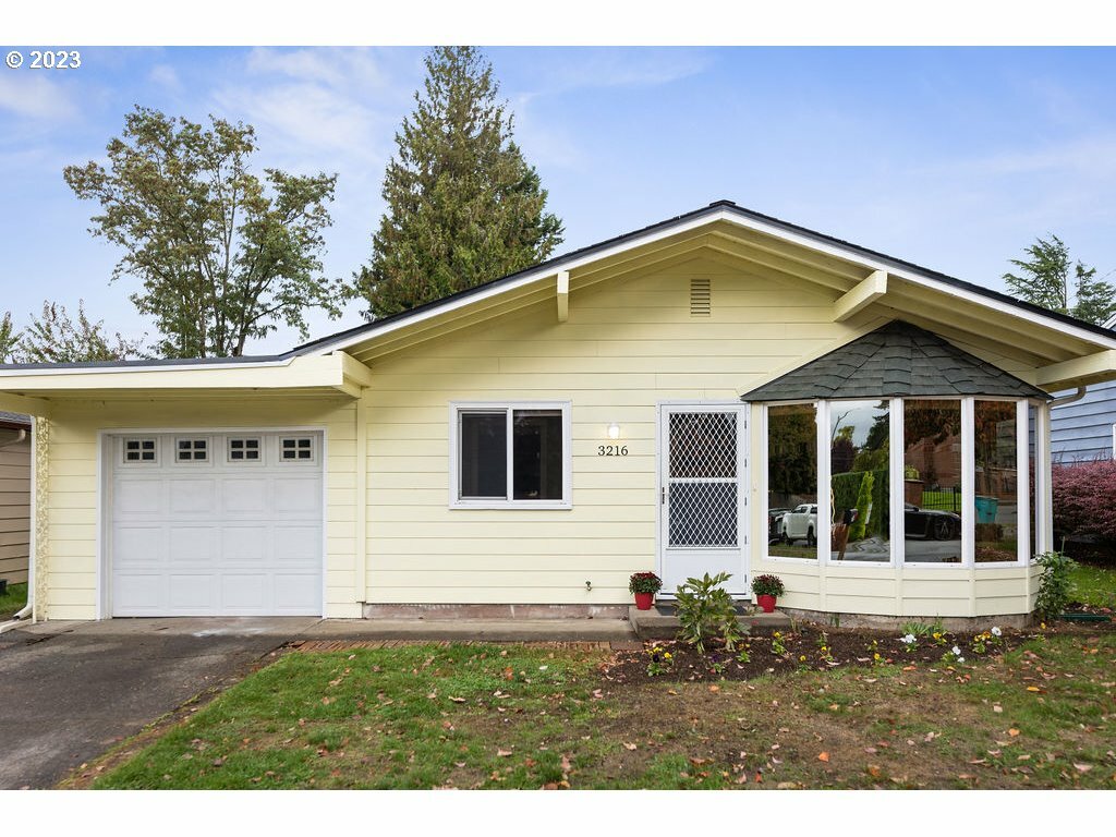Property Photo: 3216 E 29th St WA 98661