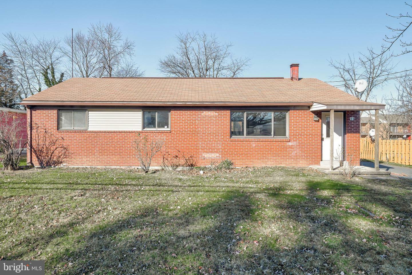 Property Photo: 11 W Dulles Drive PA 17011
