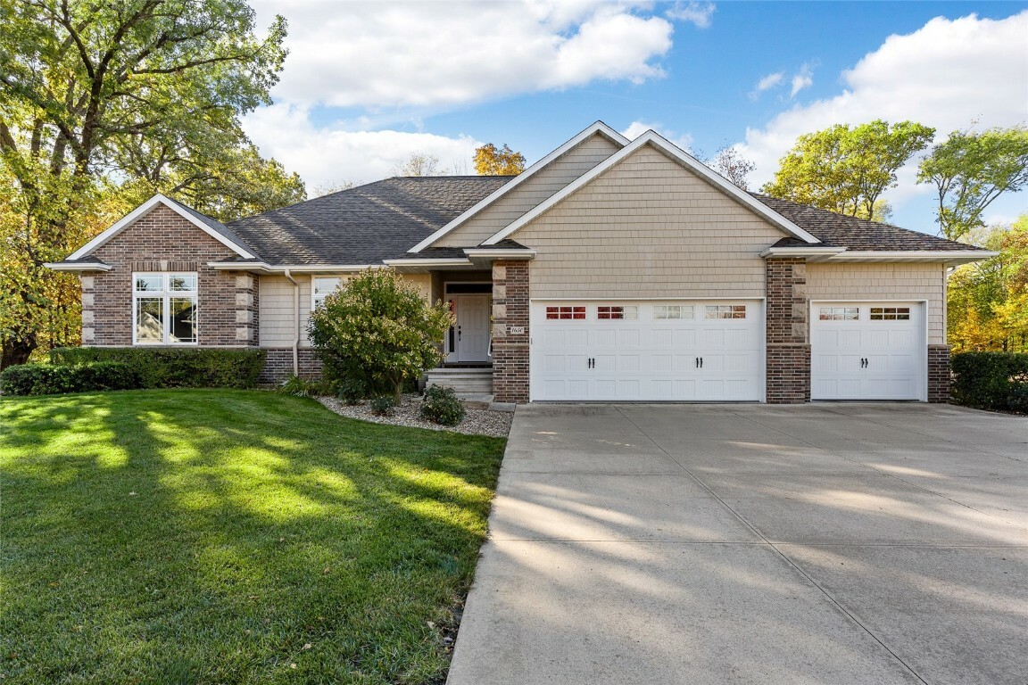 Property Photo:  1650 Maple Street  IA 52328 