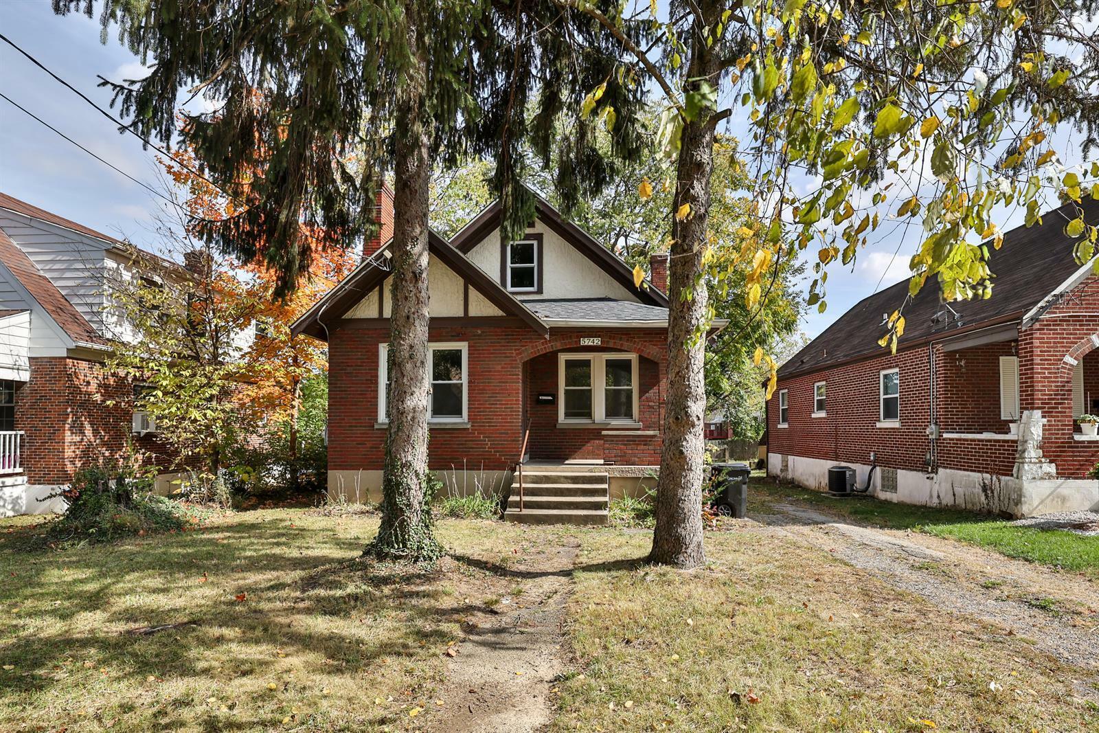 Property Photo: 5742 Kenneth Ave OH 45224