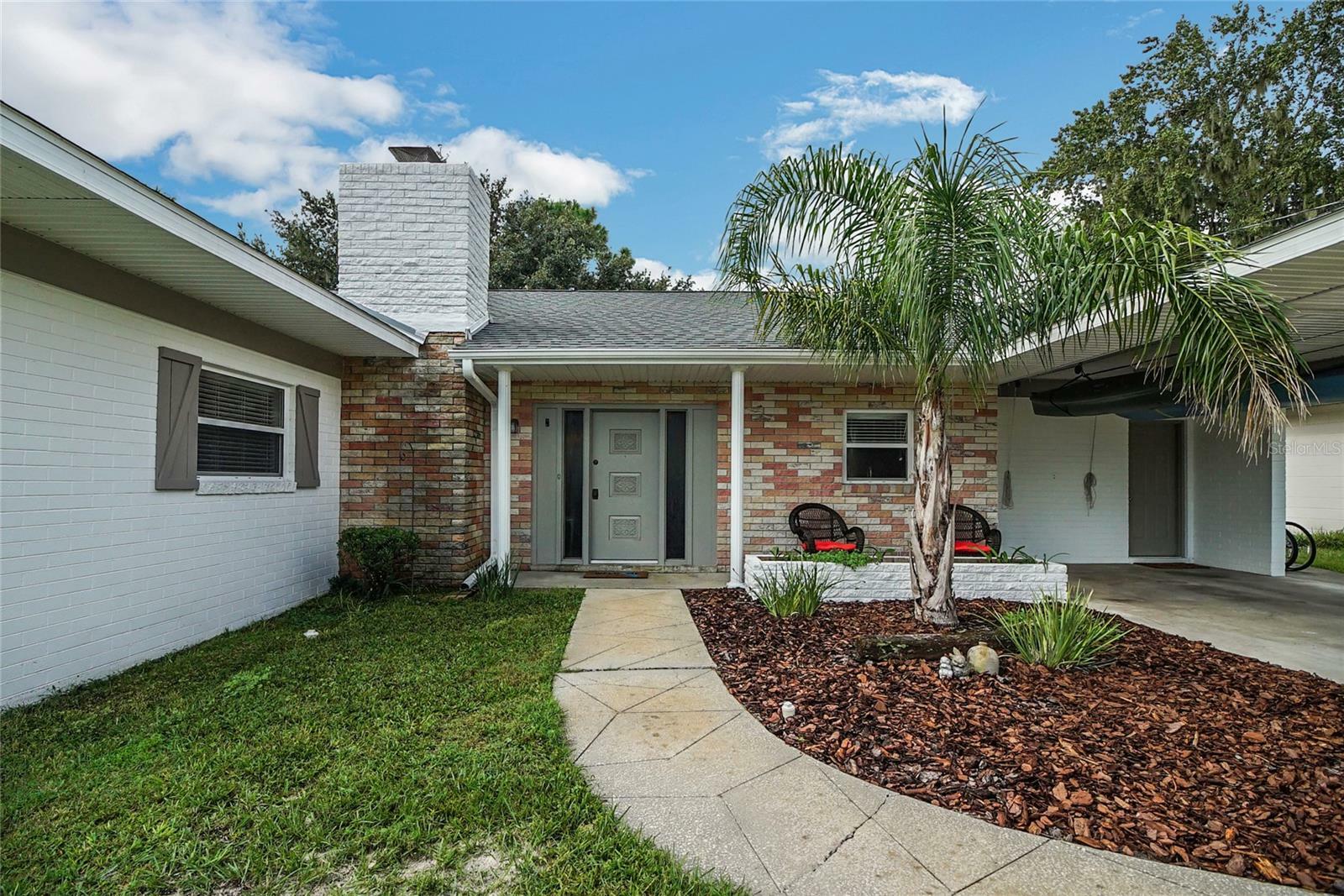 Property Photo:  11 Live Oak Avenue  FL 34797 