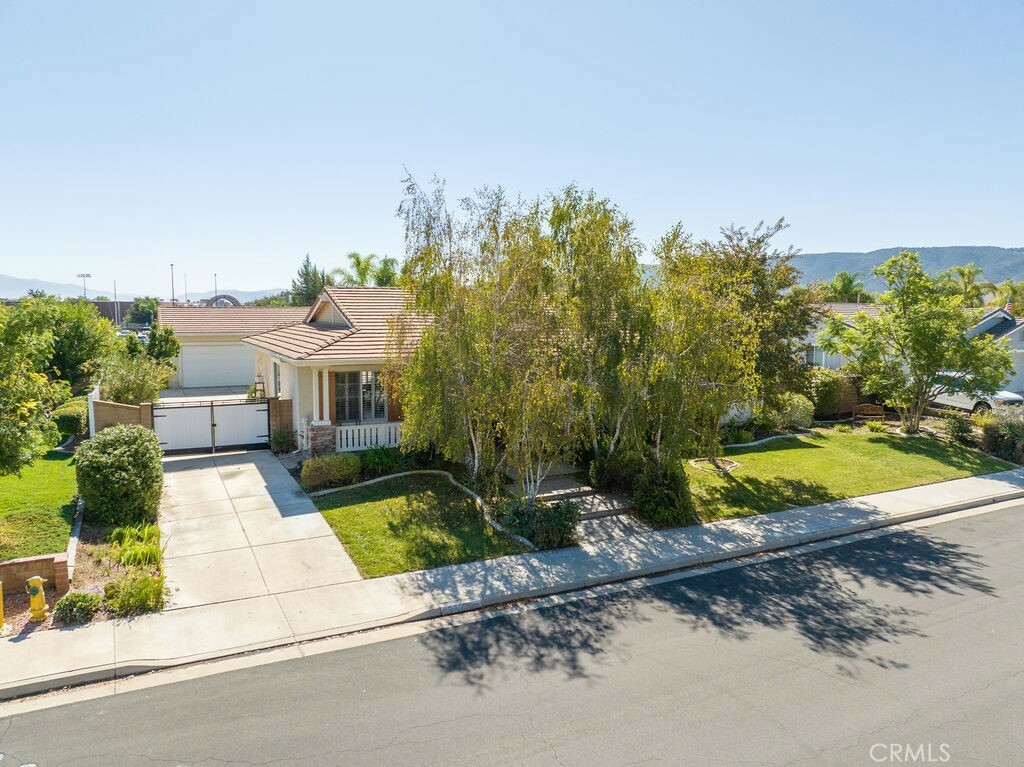 Property Photo:  23962 Conestoga Avenue  CA 92562 