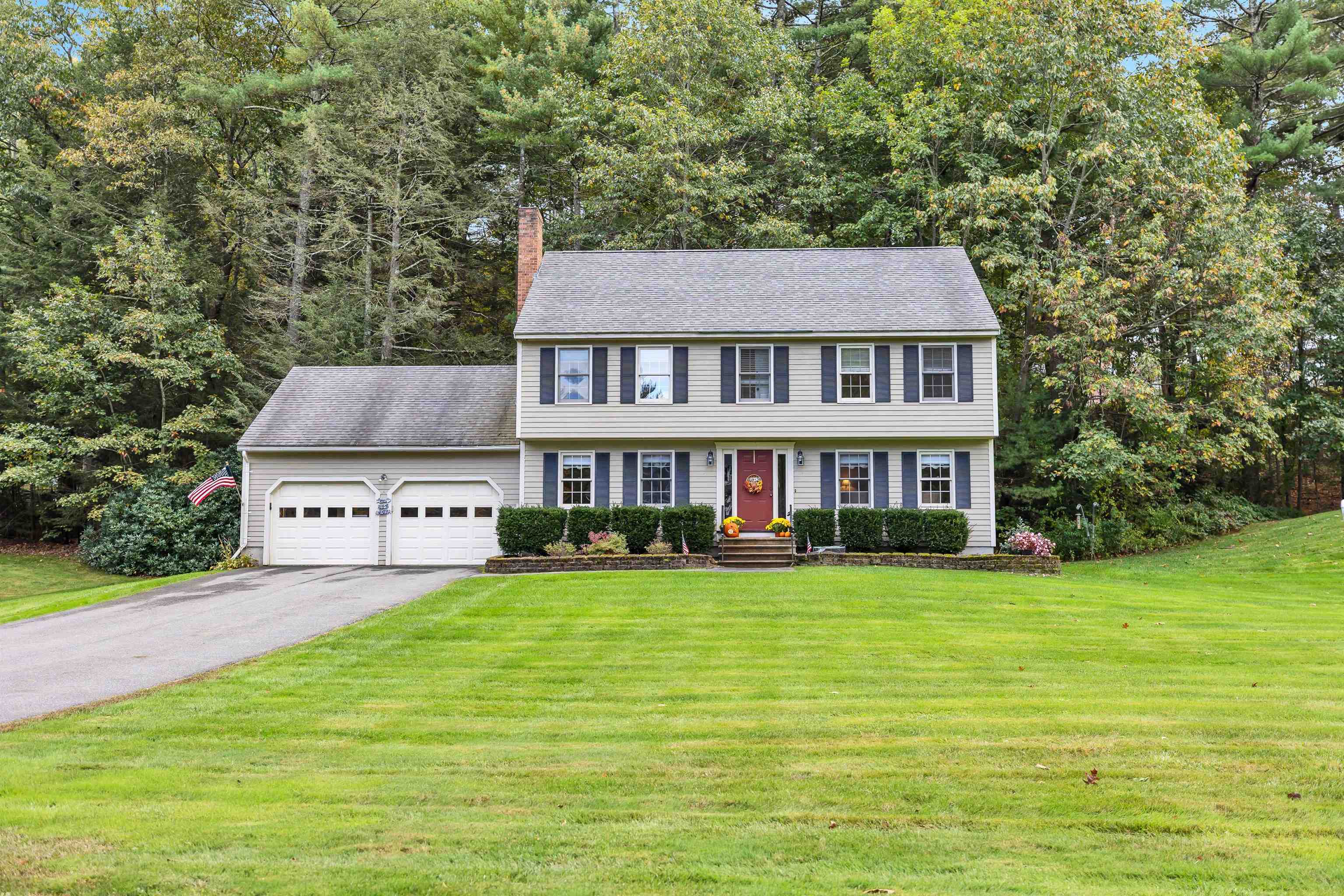 Property Photo:  8 Lexington Avenue  NH 03053 