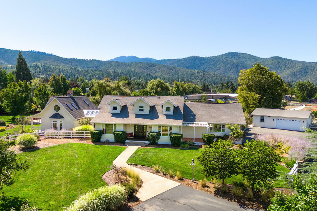 Property Photo: 233 Normal Avenue OR 97520
